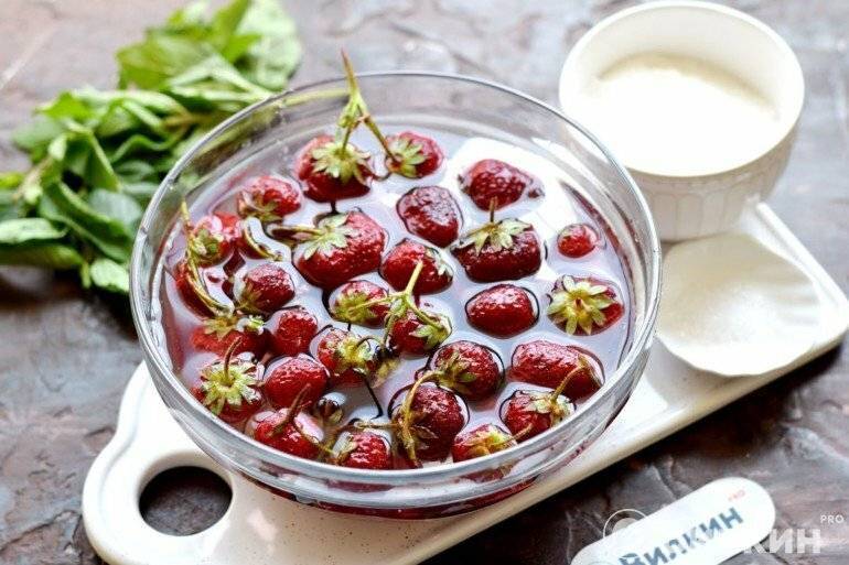 Варенье из клубники с целыми ягодами "5 минутка": классические рецепты с фото