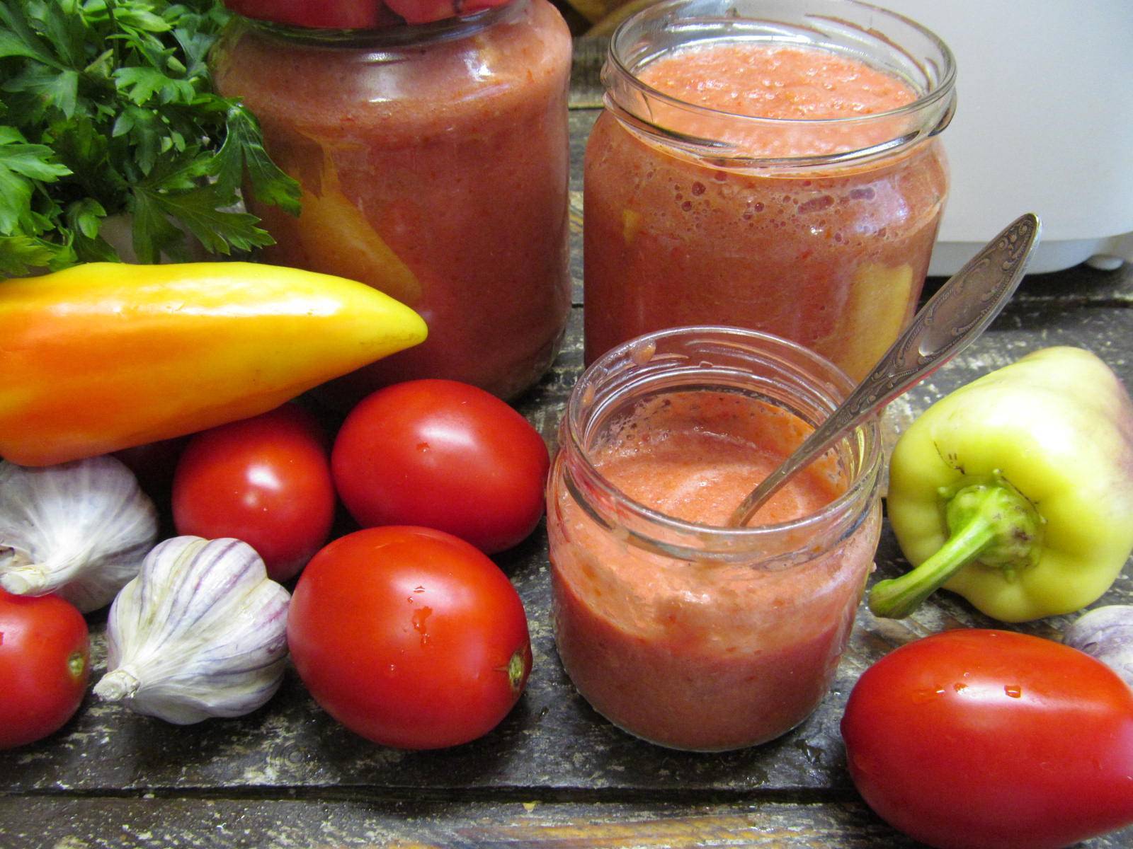 Топ 15 рецептов, как сделать на зиму домашнюю аджику из помидор и чеснока без варки