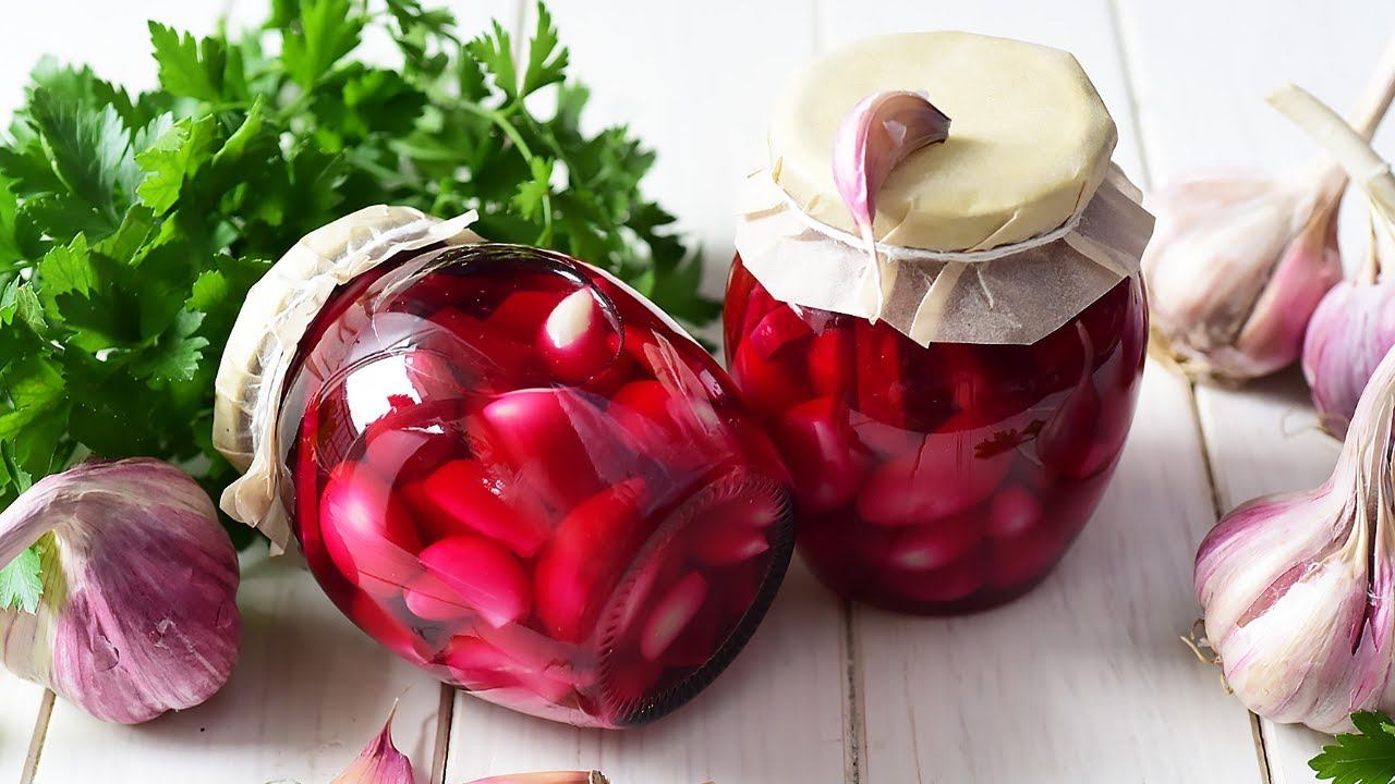 Маринованный чеснок с красной смородиной на зиму: 6 лучших рецептов с фото
