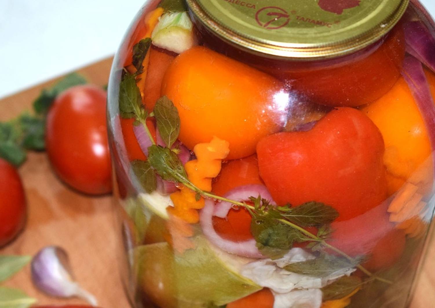 Хреновина с помидорами и чесноком на зиму: 5 рецептов