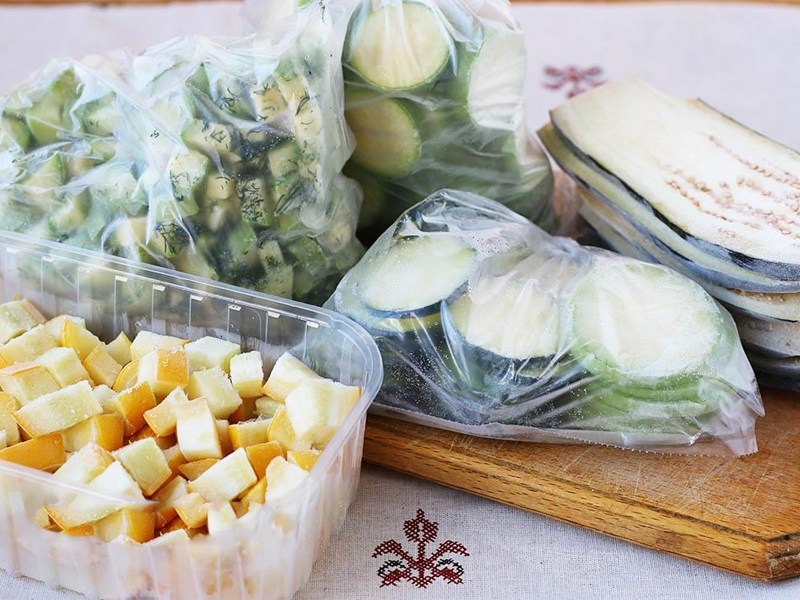 Как заморозить кабачки на зиму: свежие, жареные, фаршированные и тертые, с овощами и рисом