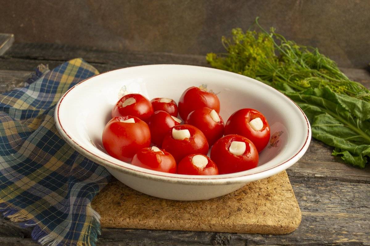 Вкусные маринованные помидоры - 11 рецептов приготовления на зиму