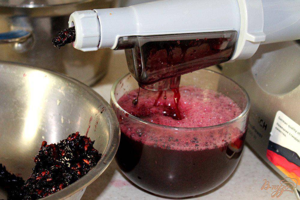Виноградный сок домашнего приготовления - 7 пошаговых фото в рецепте