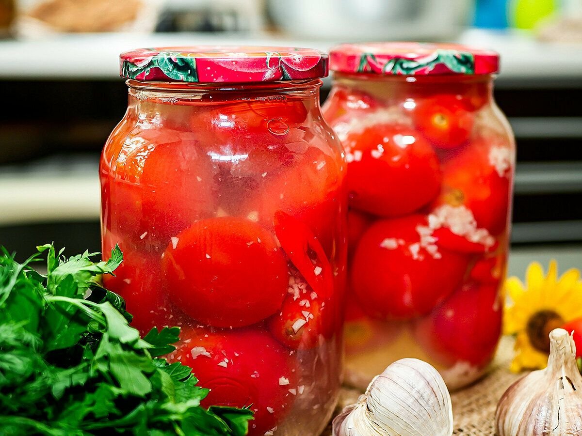 Помидоры на зиму — 7 рецептов заготовки маринованных томатов