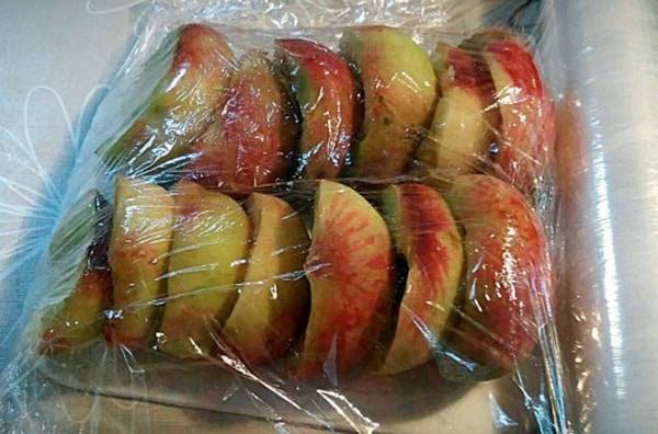 Как замораживать персик на зиму в морозилке и хранить в холодильнике