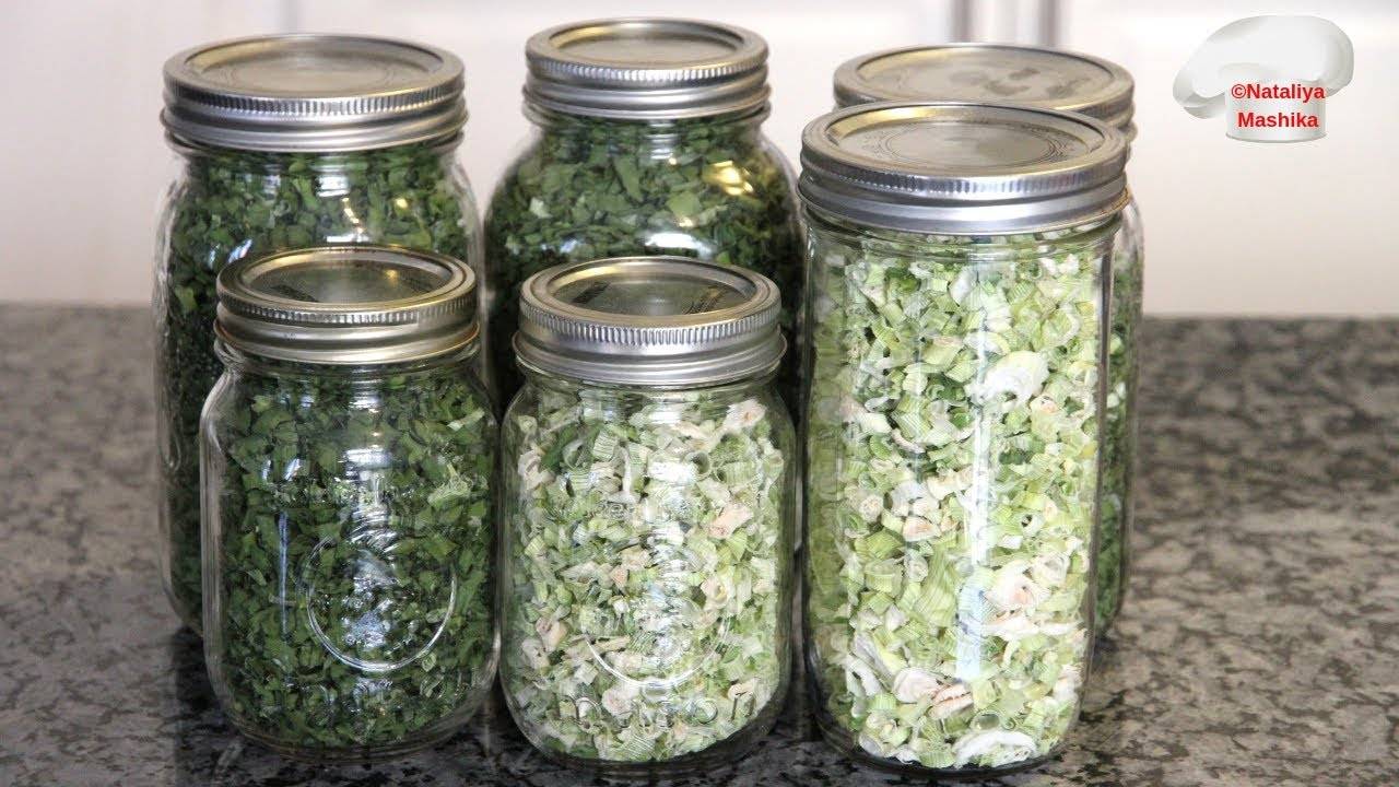 Как сушить лук после уборки с грядки: как собранный репчатый овощ и севок правильно подготовить к хранению на зиму дома и на даче, что делать, если толстая шейка?