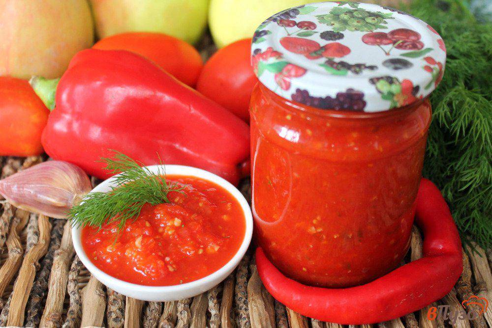 Аджика из помидор на зиму — 8 рецептов с варкой и без нее