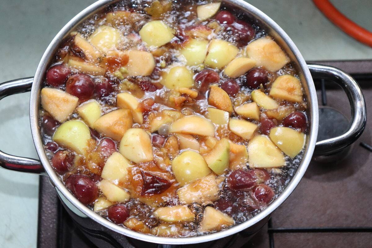 4 лучших рецепта приготовления компота из яблок и персиков на зиму