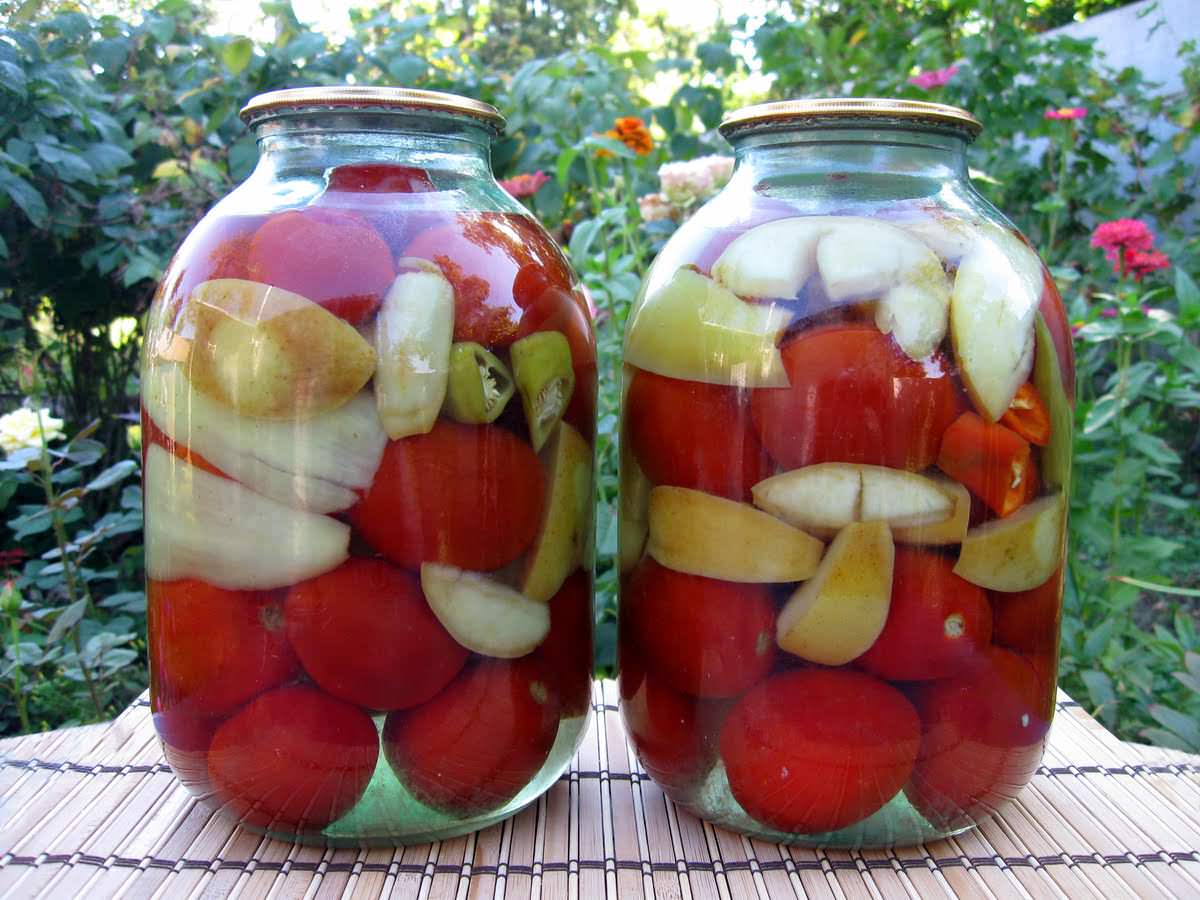 Помидоры, маринованные с яблоками на зиму: 13 рецептов