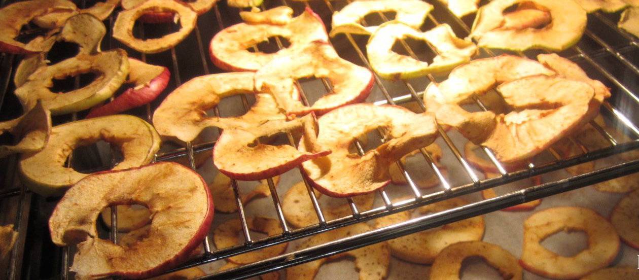 Простые и надежные рецепты сушки яблок в домашних условиях
